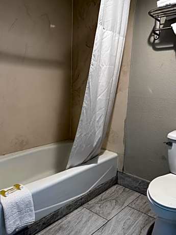 Queen Room - Non-Smoking