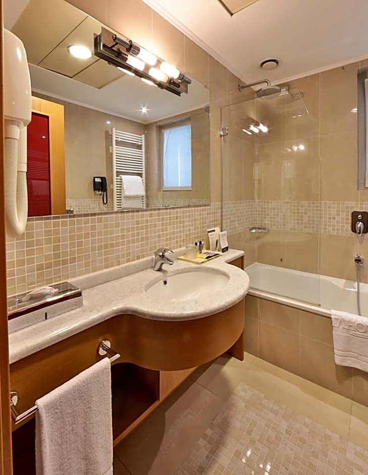 UNA Hotels The One Milano Hotel & Residence
