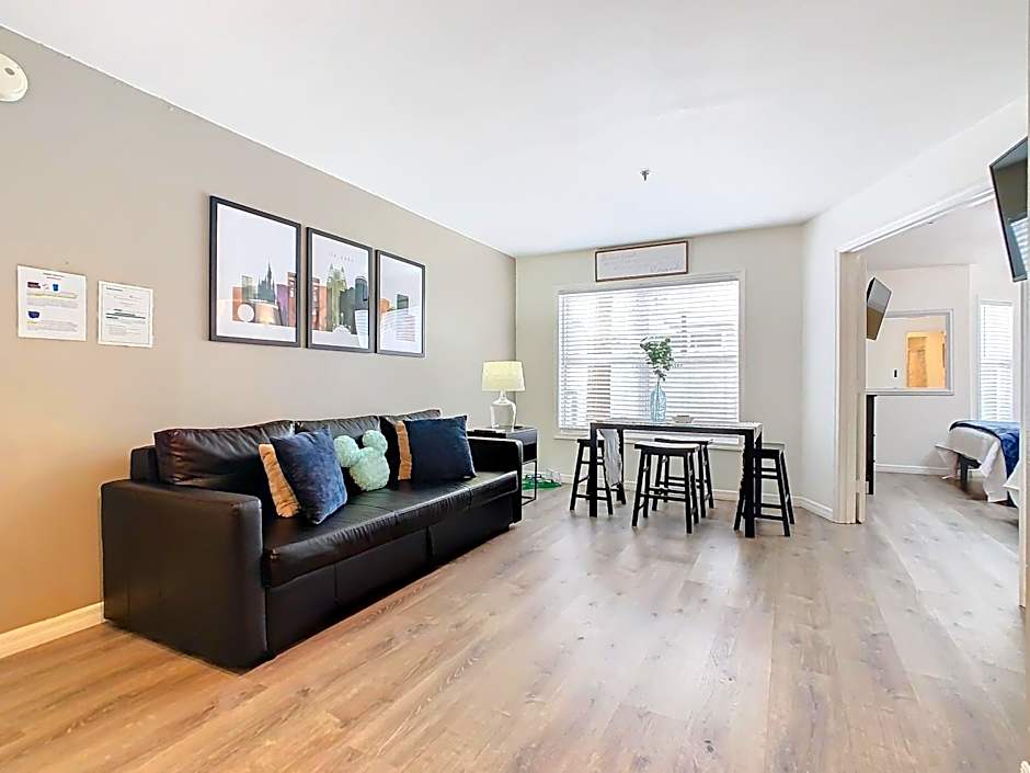 Be Our Guest! 1 Bedroom Condo Near Disney Parks!