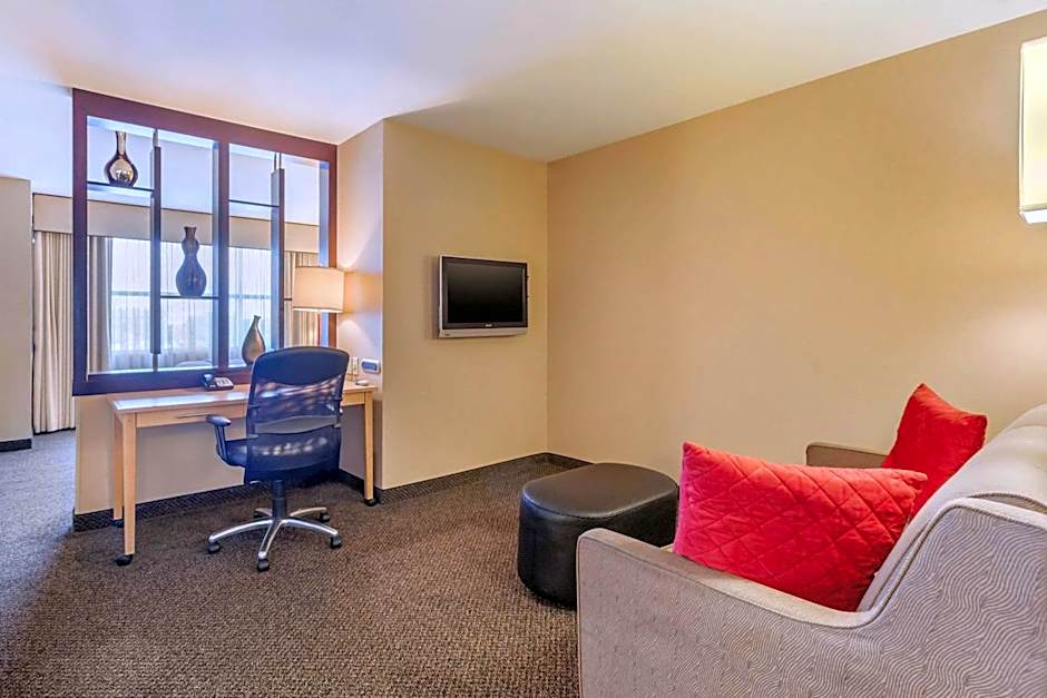 Cambria Hotel Fort Collins