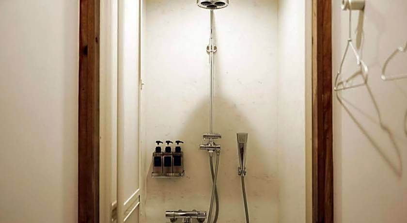 TAKETA Station Hostel cue