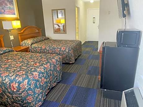 Deluxe Queen Room with Two Queen Beds