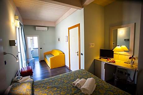 Triple Room with Terrace