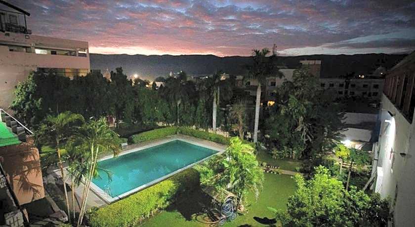 Hotel Navaratan Palace