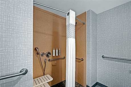 1 Kg Mobility/Hearing Access Ri Shwr Studio Ns