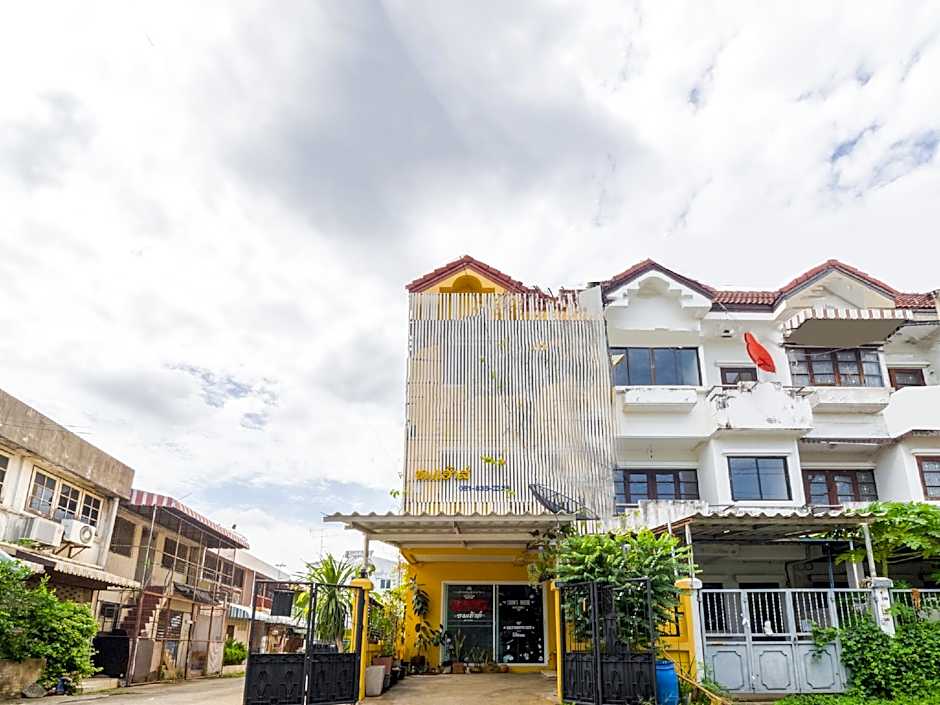 Chom’s House @sapanmai – Bangkok, NY
