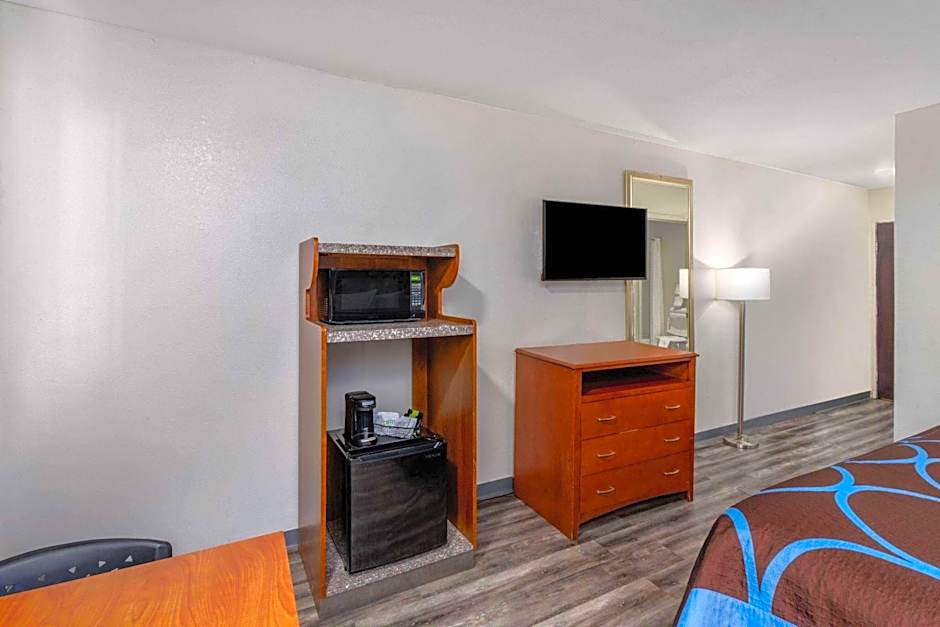 Super 8 by Wyndham Clayton
