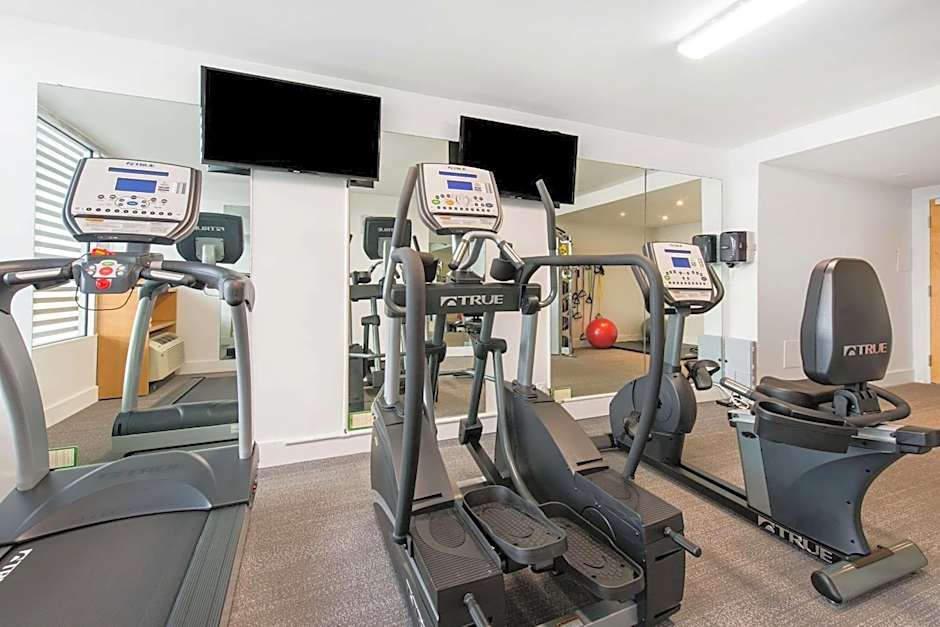 West Wing Hotel, Ascend Hotel Collection