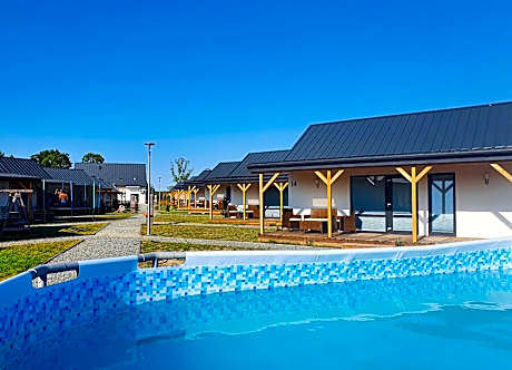 Zakatek Baltyku - domki nad morzem i jeziorem