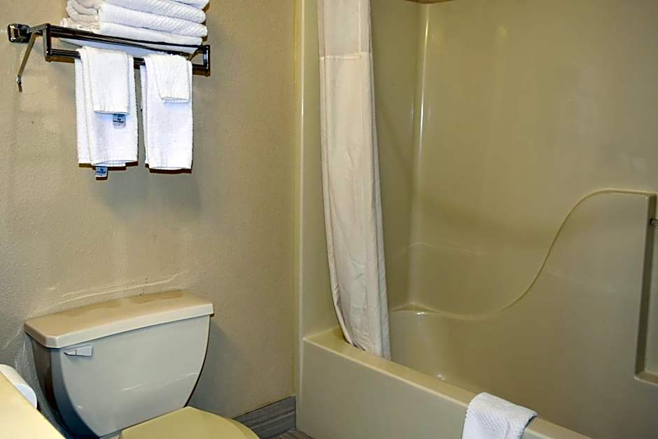 Quality Inn & Suites Brooks Louiville South