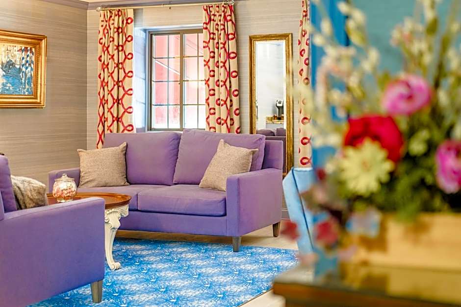 Red Coach Inn