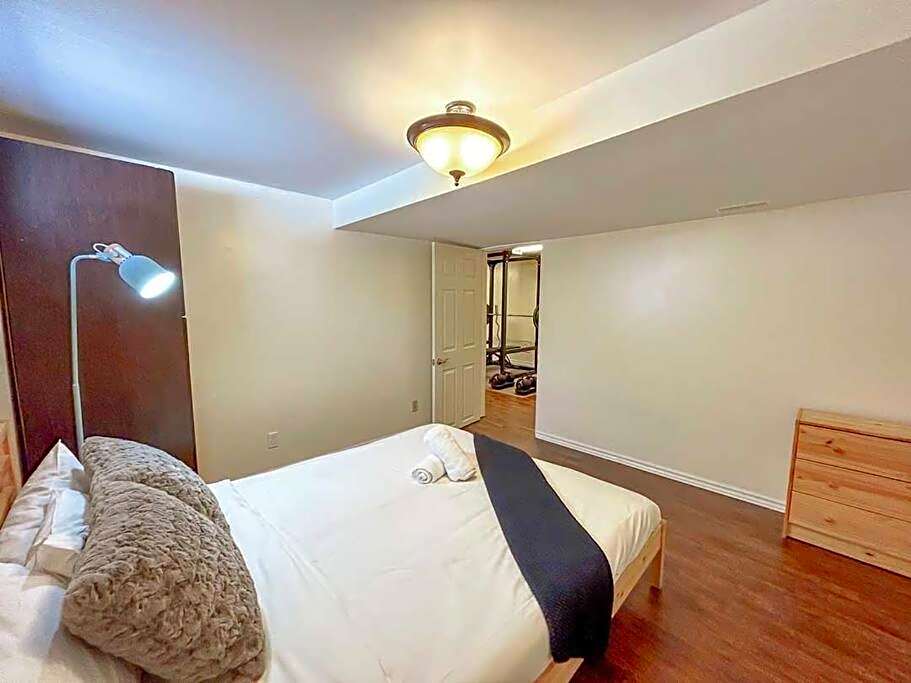 Spacious 5BR home. Close to everything!