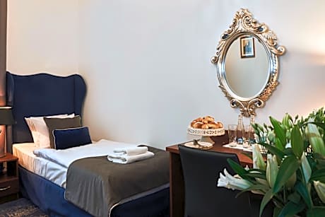 Twin Room with Private Bathroom