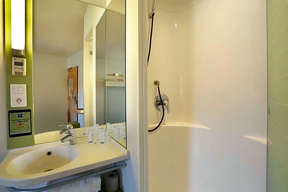 First Inn Hotel