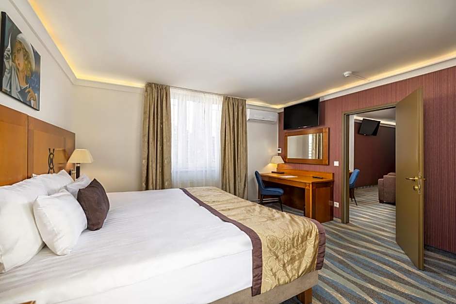 Carlton Hotel Buda Castle