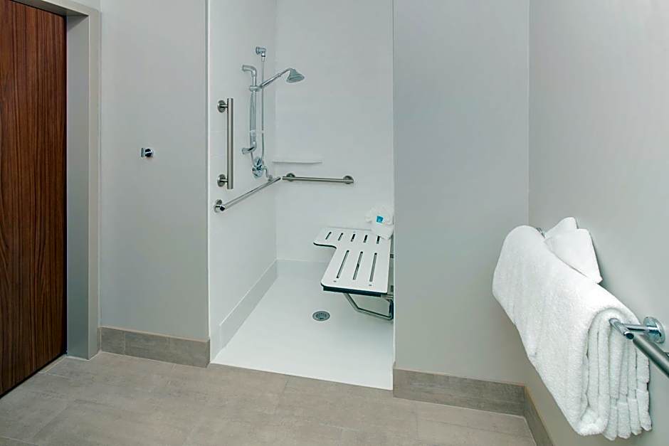 Holiday Inn Express & Suites Sterling Heights-Detroit Area By IHG