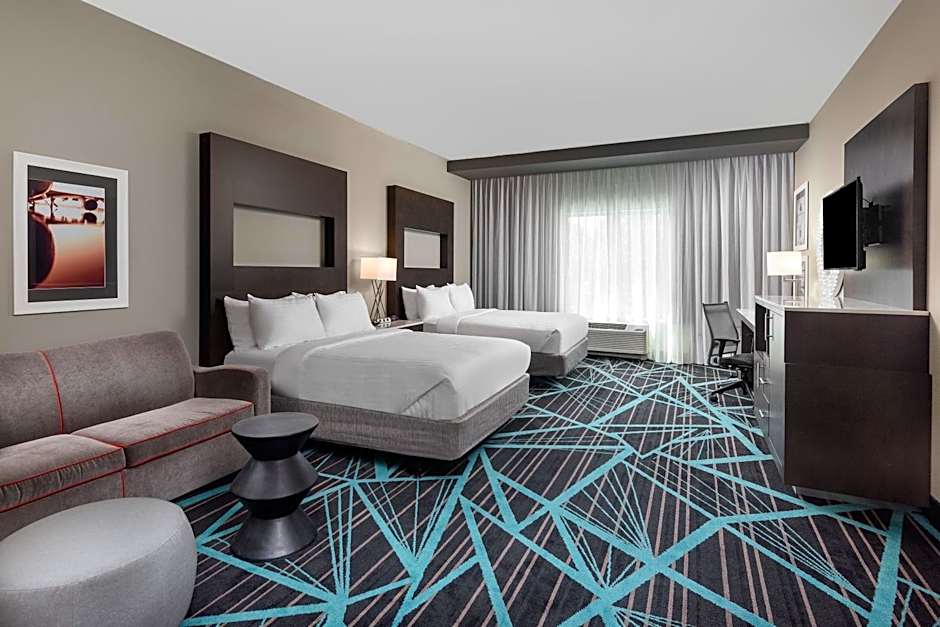 Holiday Inn Express & Suites Charlotte Airport By IHG