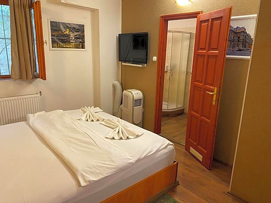 Easy Star Hotel