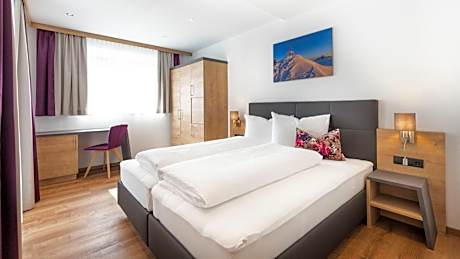 Deluxe Apartment with Balcony