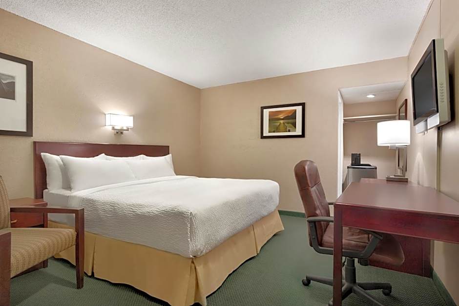 Days Inn by Wyndham Lethbridge