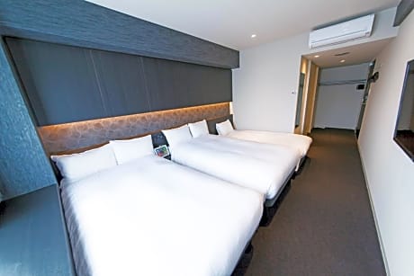 Deluxe Twin Room with Sofa Bed - Non-Smoking