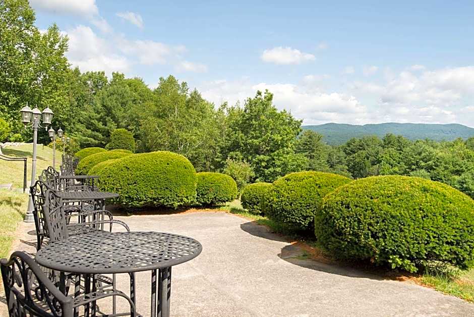 Travelodge by Wyndham Lake George NY