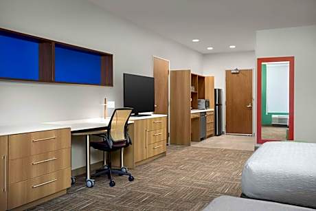 2 Queen Hearing Accessible Studio Suite