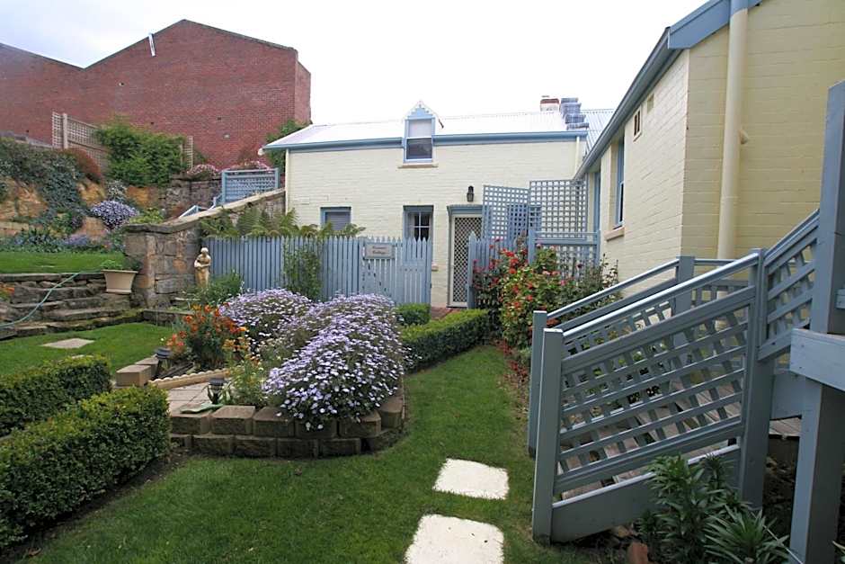 The Lodge on Elizabeth Bed & Breakfast