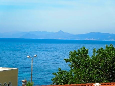 Twin Room (shared bathroom)