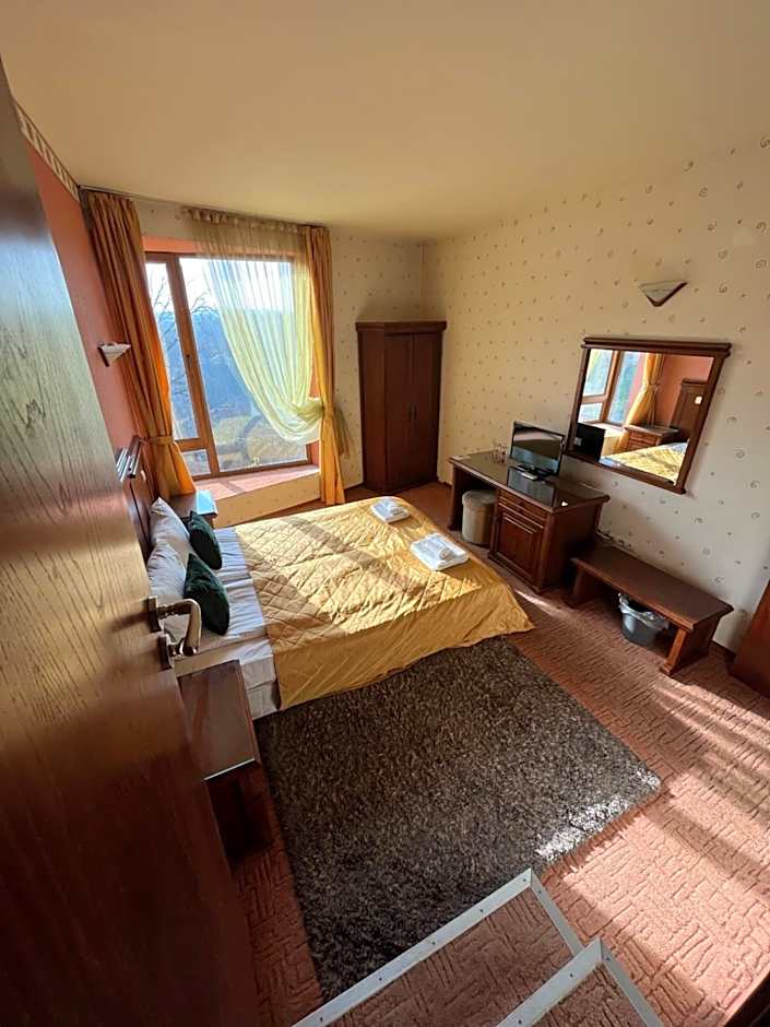 HOTEL BOLYARI