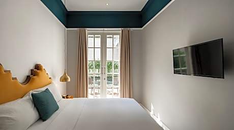 Superior Double Room with Pool View
