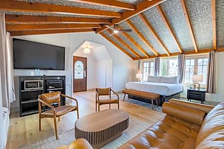 Solstice King Suite
