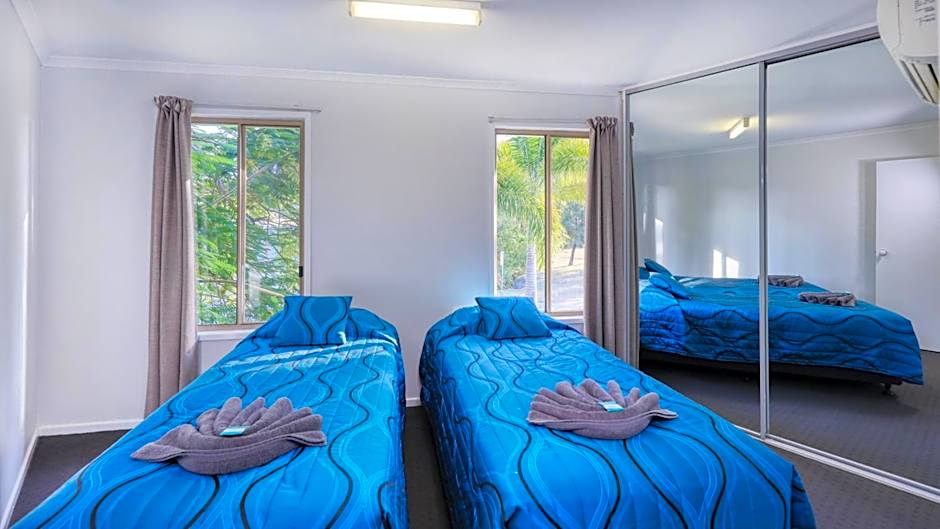 Boyne Island Motel and Villas