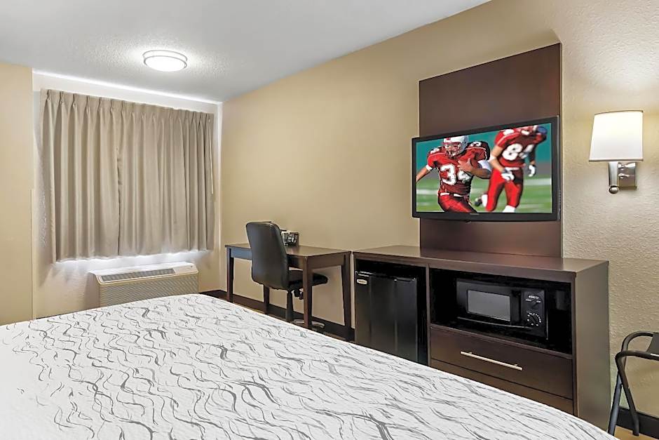 Red Roof PLUS+ Jacksonville - Southpoint