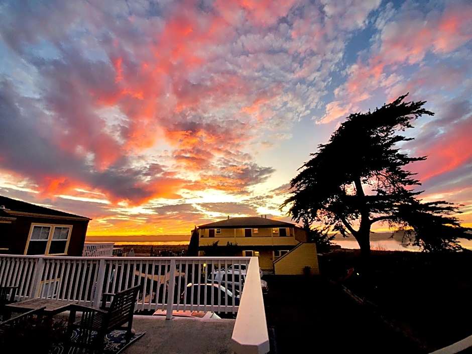 Captain's Inn At Moss Landing
