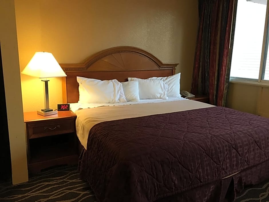 Photo 1 of 4 of King Room - Non-Smoking