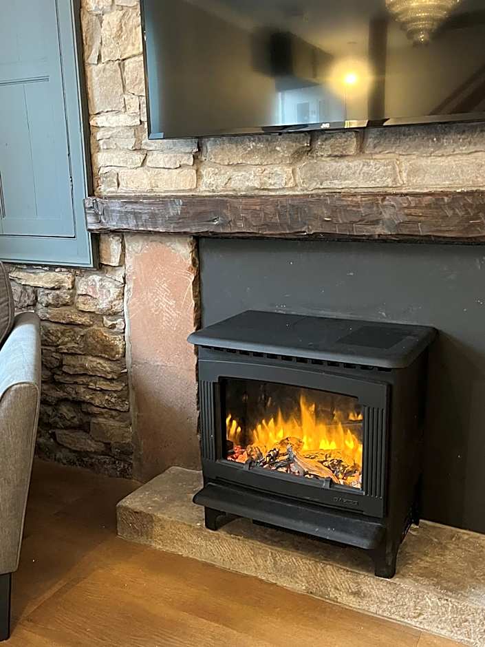 Crown and Cushion Appleby