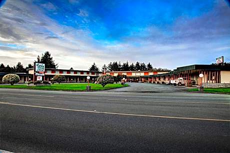 Curly Redwood Lodge