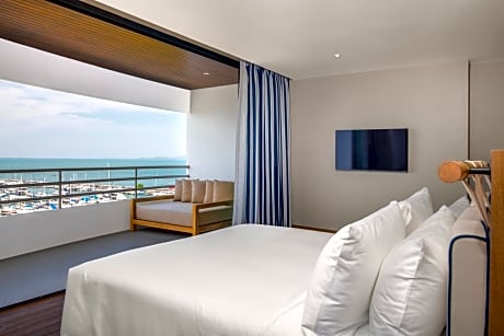 1 King Bed Marina Front Suite Balcony