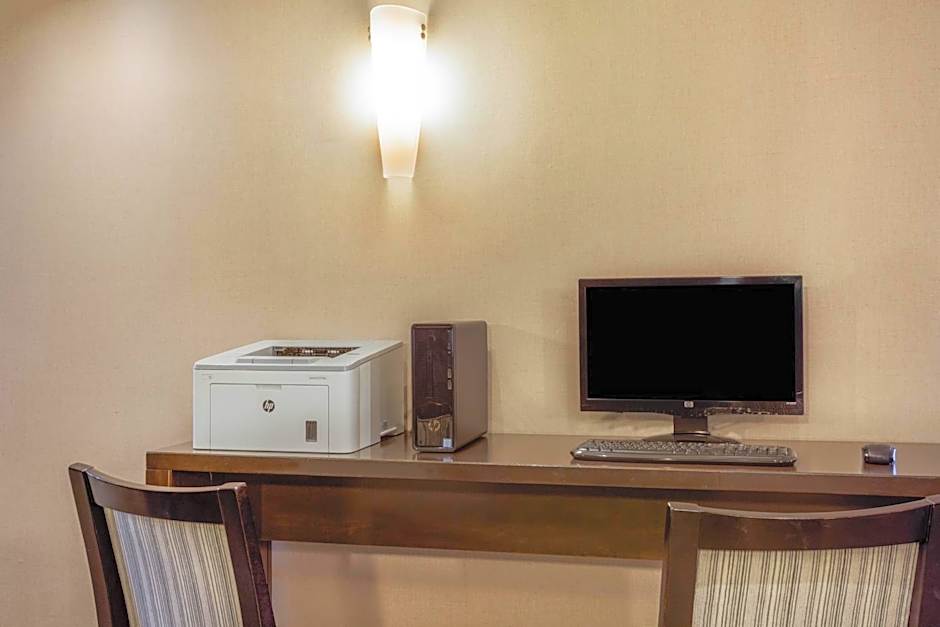 La Quinta Inn & Suites by Wyndham Binghamton - Johnson City