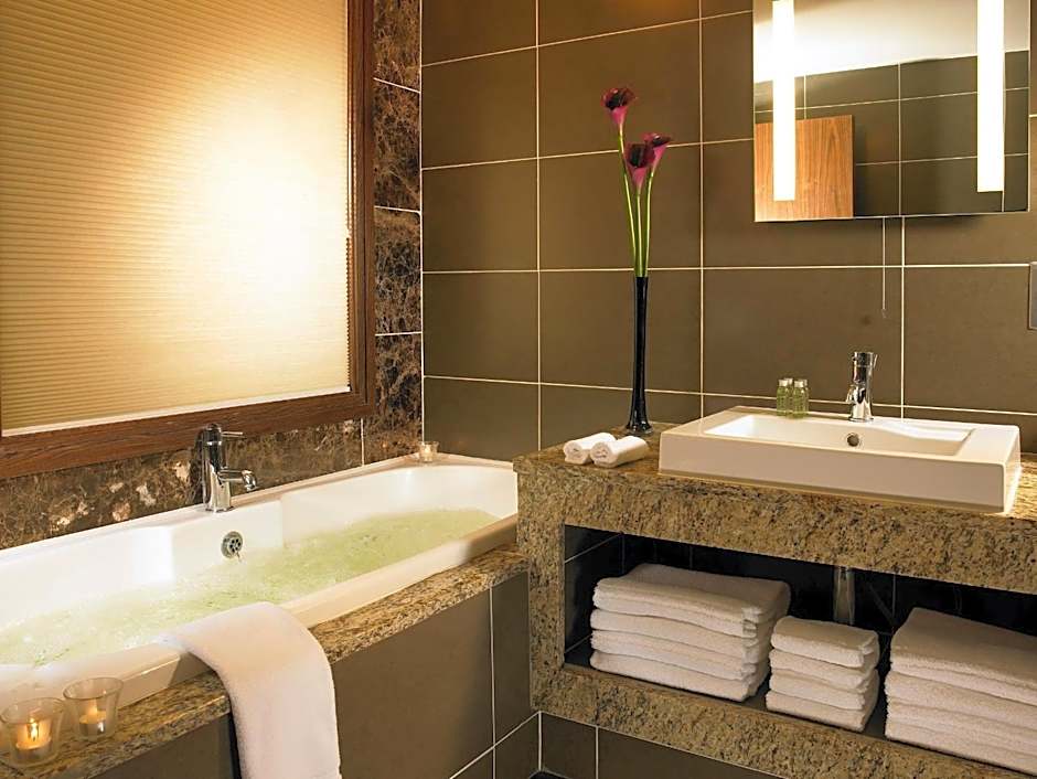 Westport Plaza Hotel, Spa & Leisure