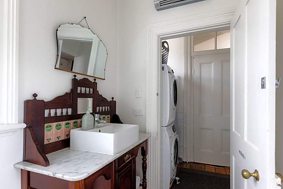 Connage - Historic Battery Point Police Station