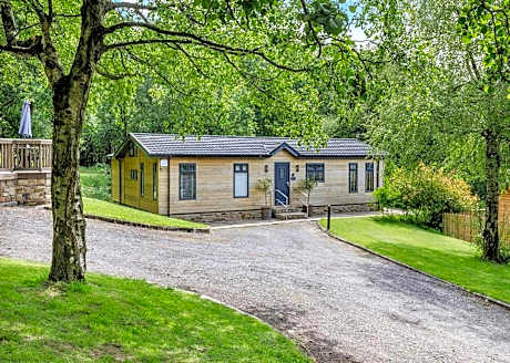 Charlesworth Lodges