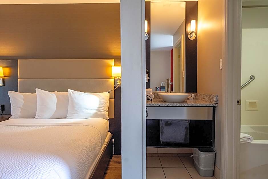 Ramada by Wyndham Ottawa On The Rideau