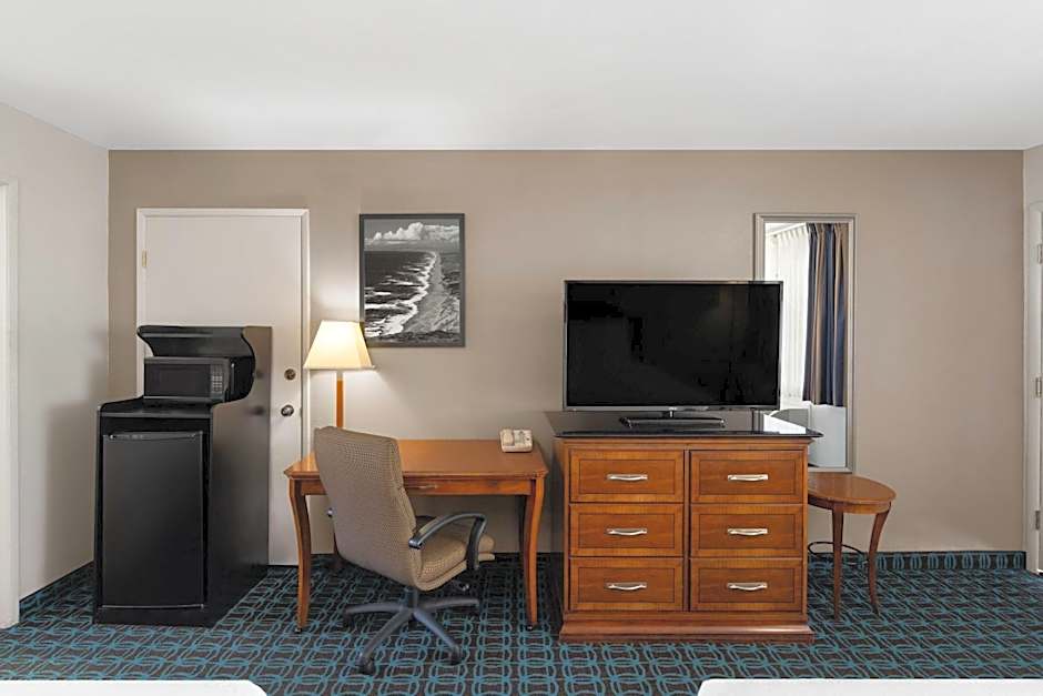 Ramada Bayside Inn & Suites Eureka