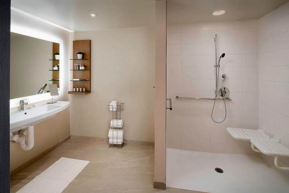 Delta Hotels by Marriott Seattle Everett