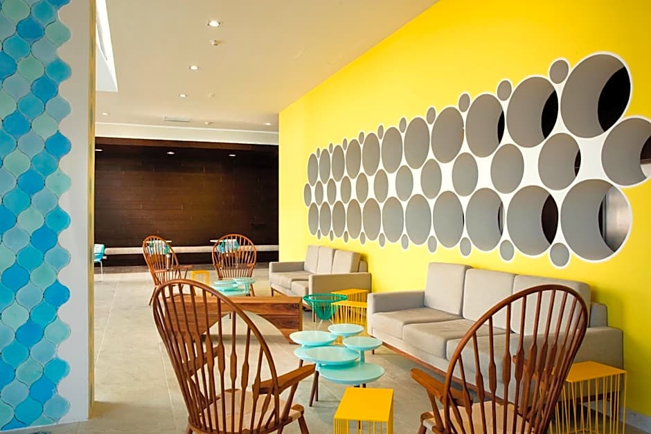 Krystal Urban Cancun-Malecon