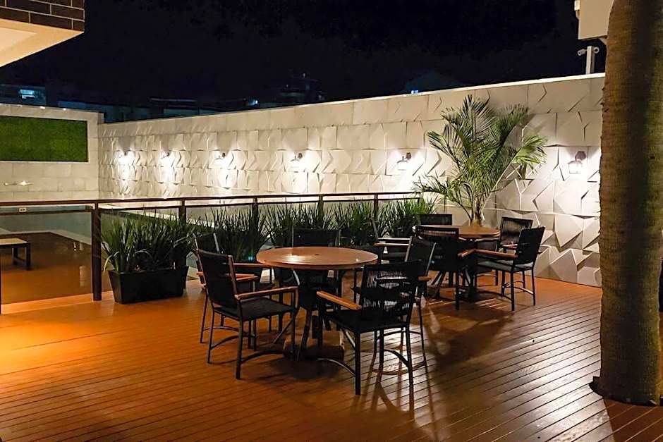 Apto Luxo - 140m da Praia - Piscina, Wifi & Vaga