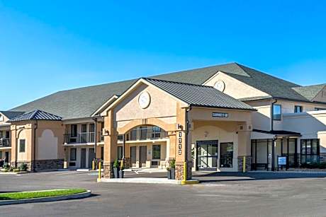 Baymont by Wyndham Clarksville