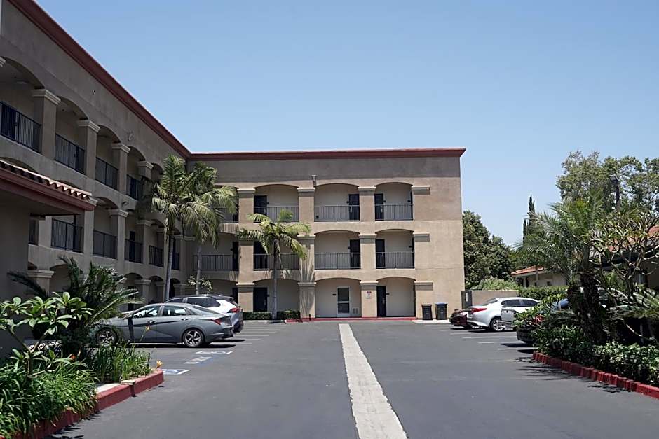 Harbor Inn & Suites
